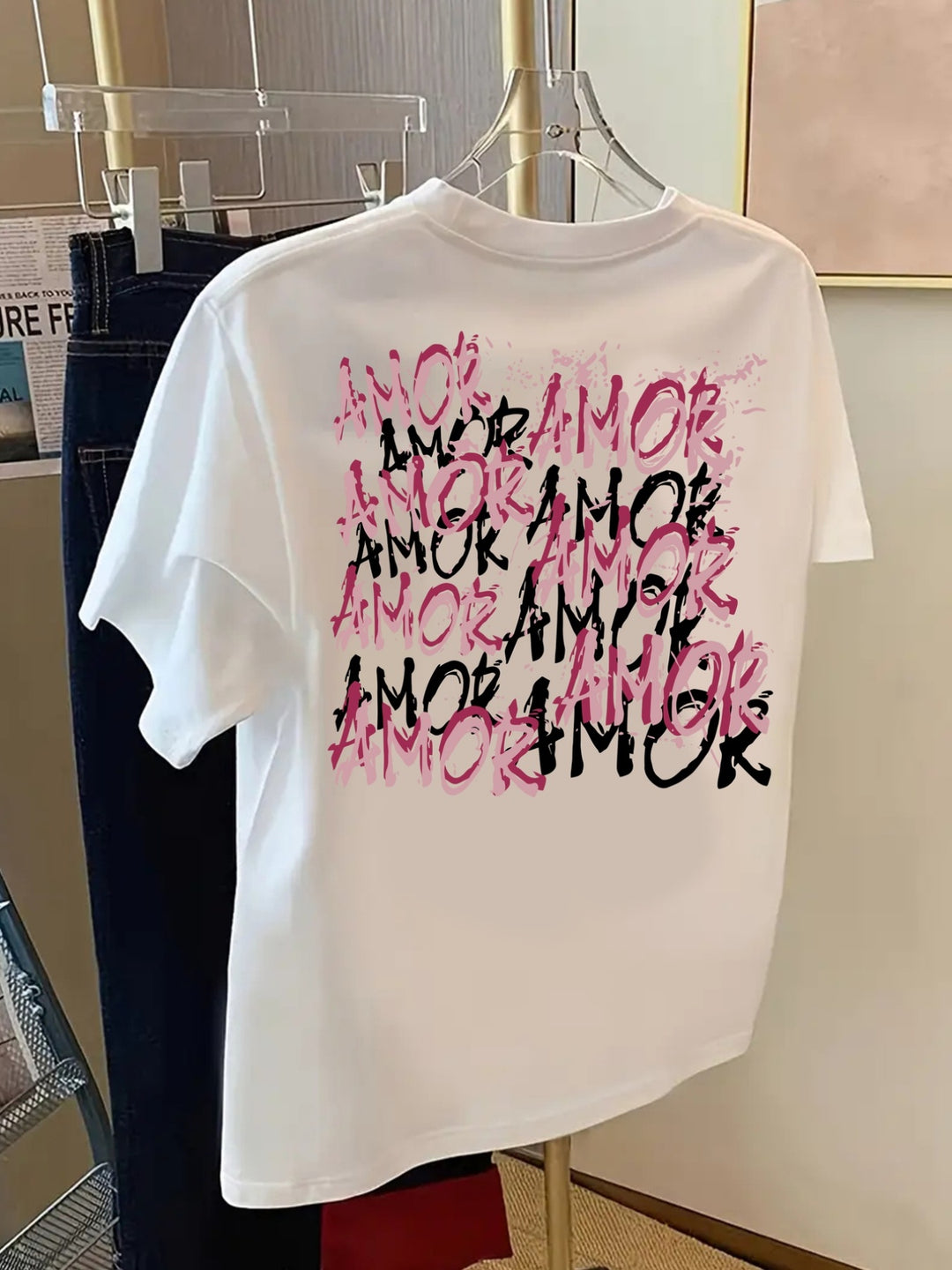 T-shirt met korte mouwen voor- en achterkant AMOR, graffiti typografie modeprint, trendy print T-shirt voor dames voor lente en zomer, modieus en trendy item